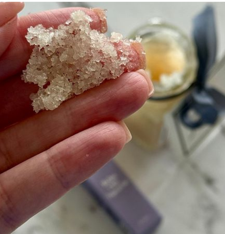 PERFECT CBD BATH SOAK TO HELP RELAXATION AND DESTRESS.  BEST CBD BATH SALTS