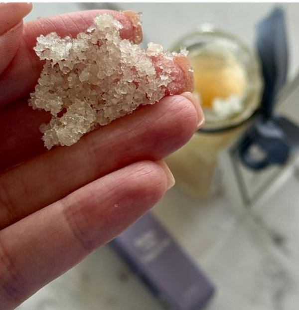 PERFECT CBD BATH SOAK TO HELP RELAXATION AND DESTRESS.  BEST CBD BATH SALTS